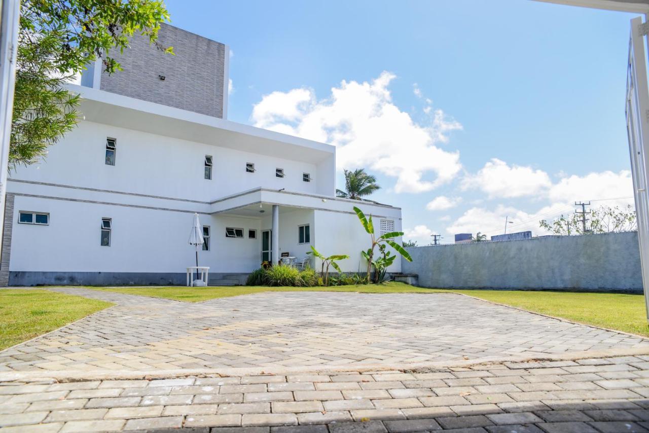 Vila com Piscina Privativa